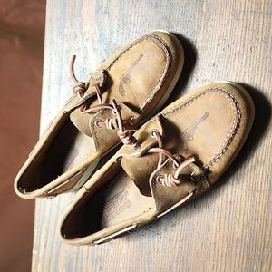 Brand new Sebago Dockside brown leather boat shoes